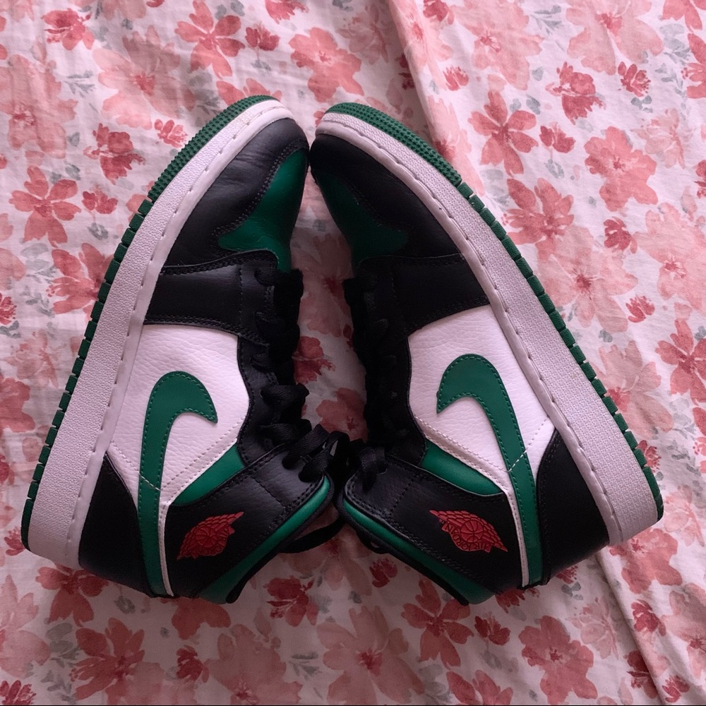 Nike Air Jordan 1 Mid GS Black Pine Green 554725-067 Youth Size 5.5Y / Womens 7